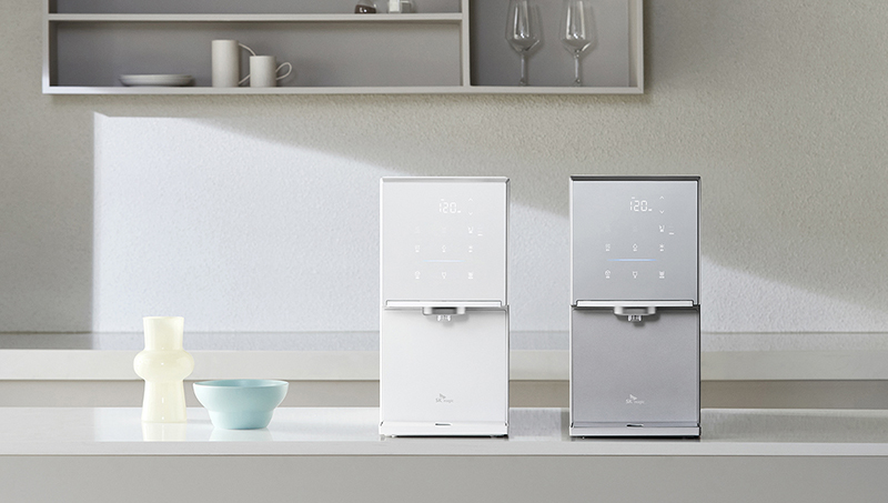 SK매직 원코크 플러스 얼음물 정수기 화이트와 뉴트럴 그레이 컬러 제품 디자인 이미지