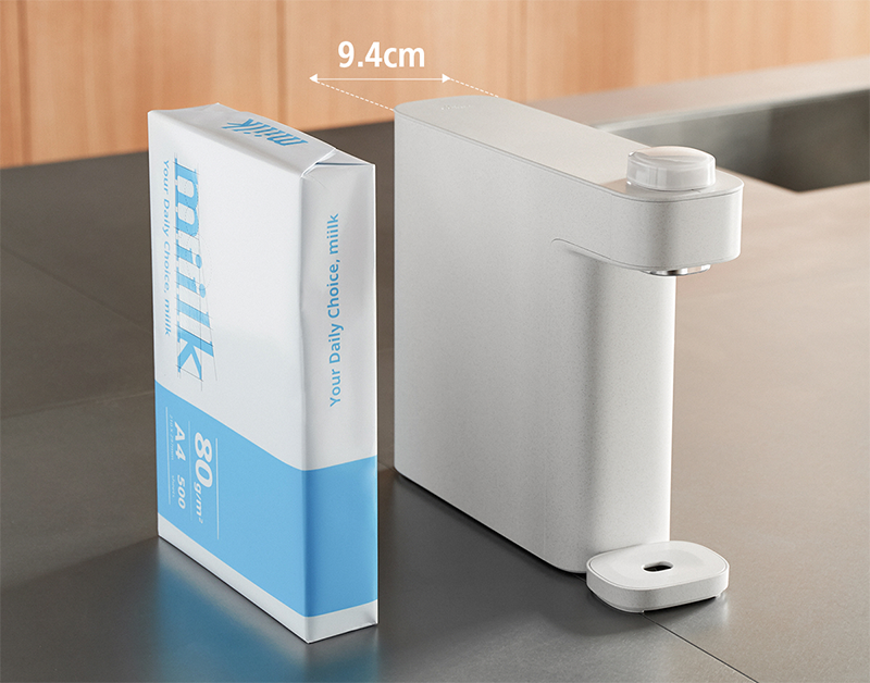 좁은 주방 공간에 부담 없이 설치 가능한 SK매직 에코미니 정수기, 작은 사이즈의 미니 정수기 디자인